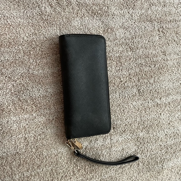 Michael Kors zipper wallet - Picture 3 of 5